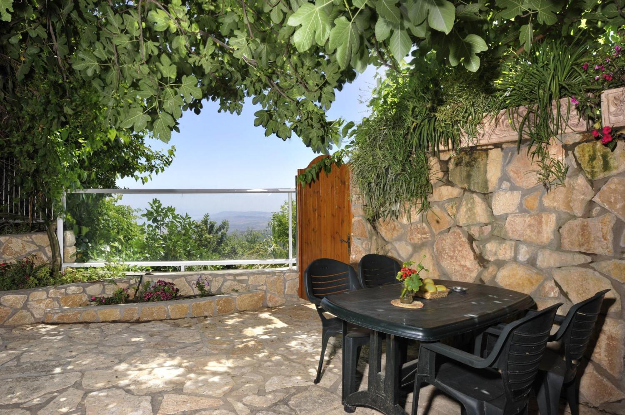 Ohn-Bar Guesthouse Amirim Bagian luar foto